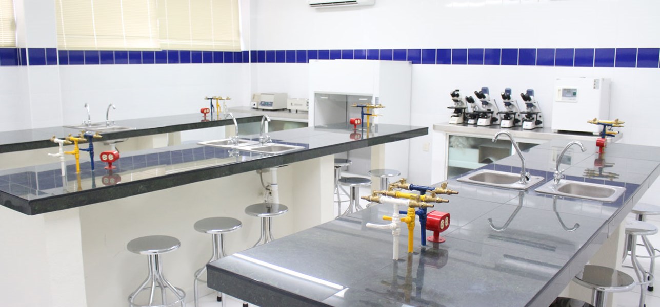 Laboratorio Médico Veterinario Zootecnista.